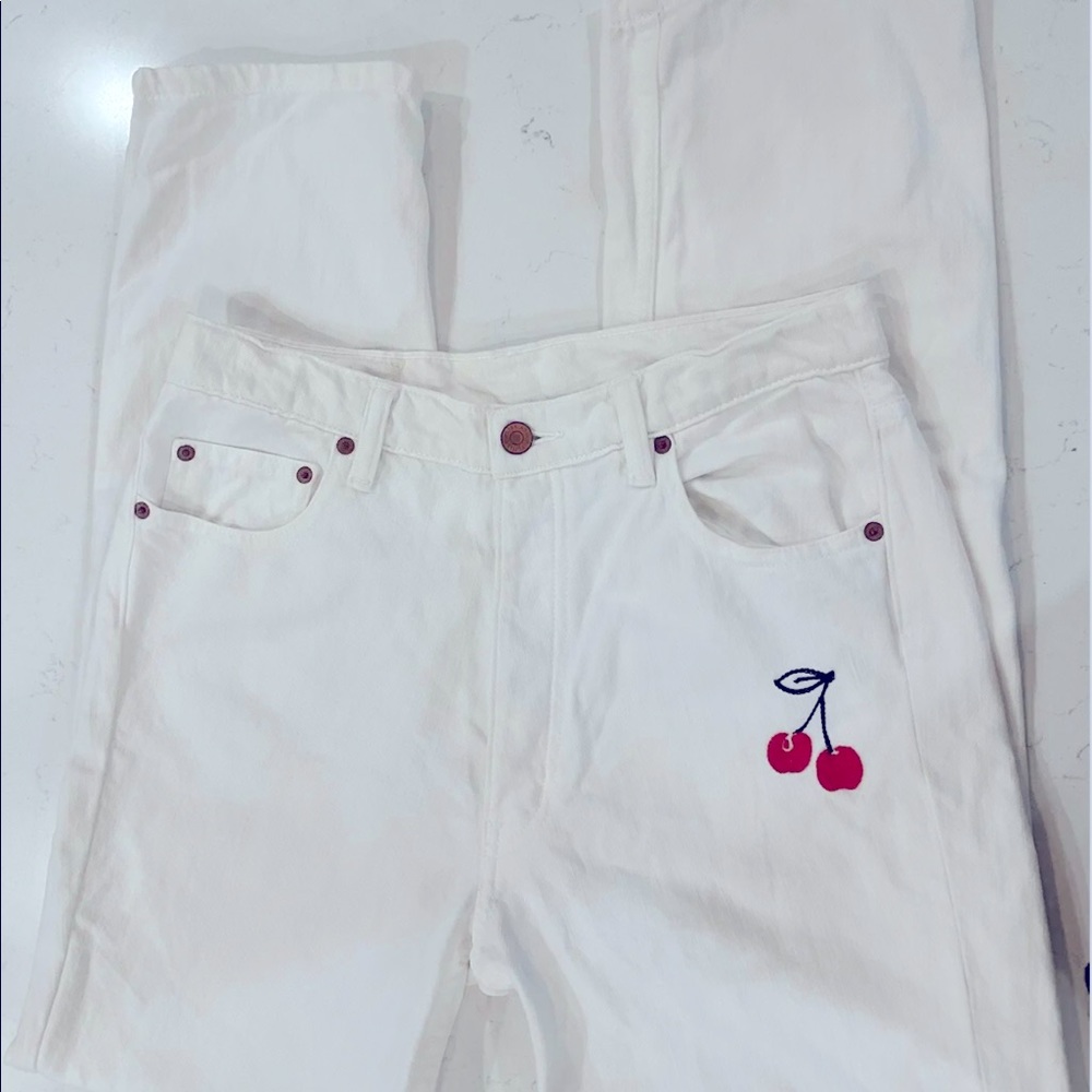 BLISS AND MISCHIEF BUTTON FLY WHITE DENIM WITH CHERRIES WOMENS SZ 28 PREOWNED